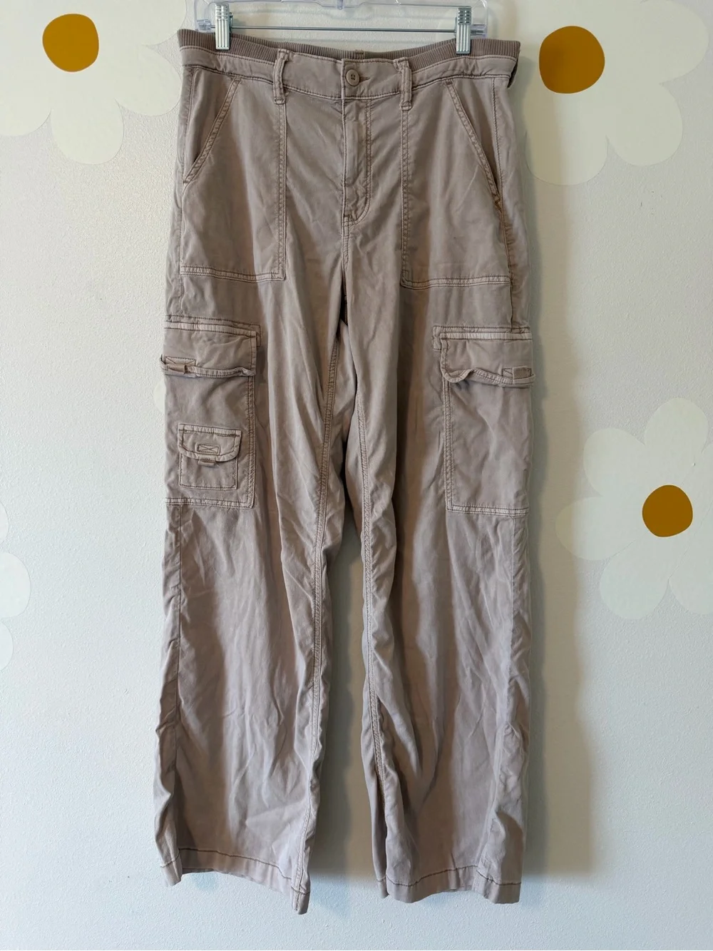 American Eagle Dreamy Drape Stretch Cargo Super High-Waisted Baggy Wide-Leg Pant - Picture 5 of 14